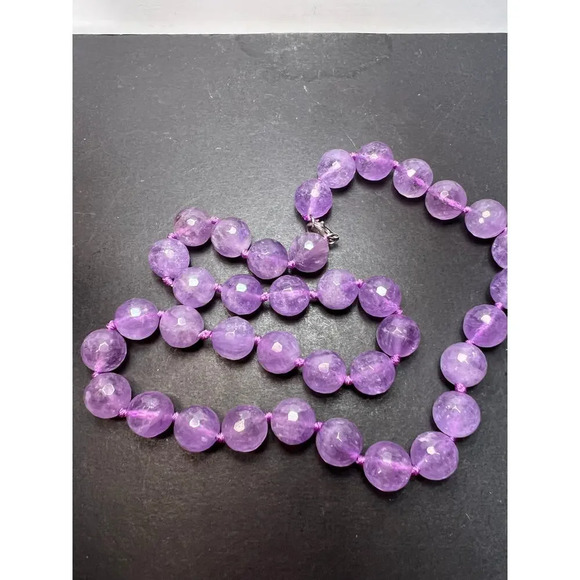 Faceted lavender amethyst knotted necklace with sterling clasp - Picture 10 of 11